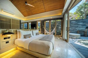 Seprai premium, minibar, dan brankas