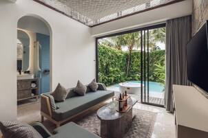 Smart Loft One Bedroom Villa with Private Pool & Jacuzzi | Área de estar | TV LED 50 polegadas com canais digitais, Netflix, serviços de streaming