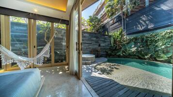 1 bedroom, premium bedding, minibar, in-room safe