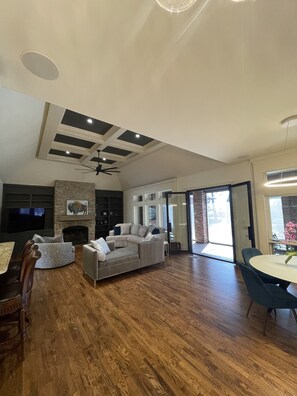 Interior - PGA 2.4 miles from SHCC, PRIVATE, gated entry with guard (Tulsa)