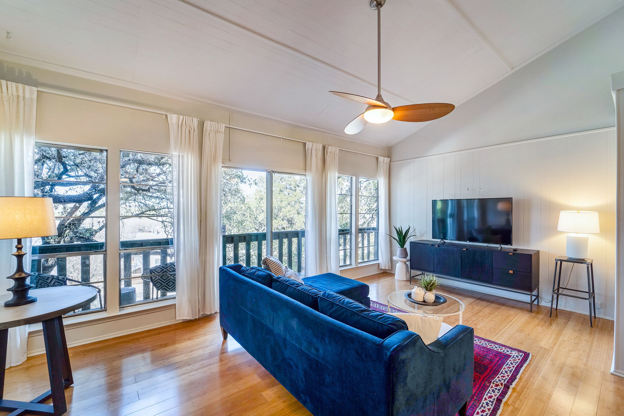 The Perch by Lodgewell >> Upstairs duplex near to Zilker Park