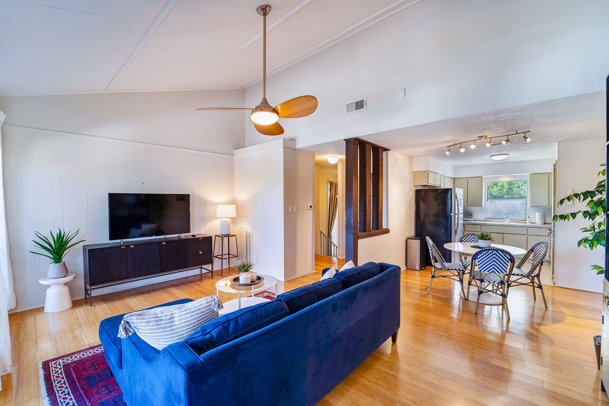 The Perch by Lodgewell >> Upstairs duplex near to Zilker Park