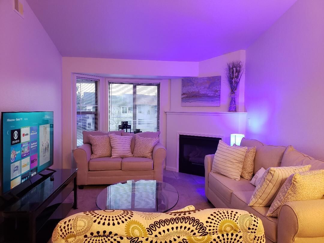 Lakeview Cozy Townhouse - 5 min from Hall Road