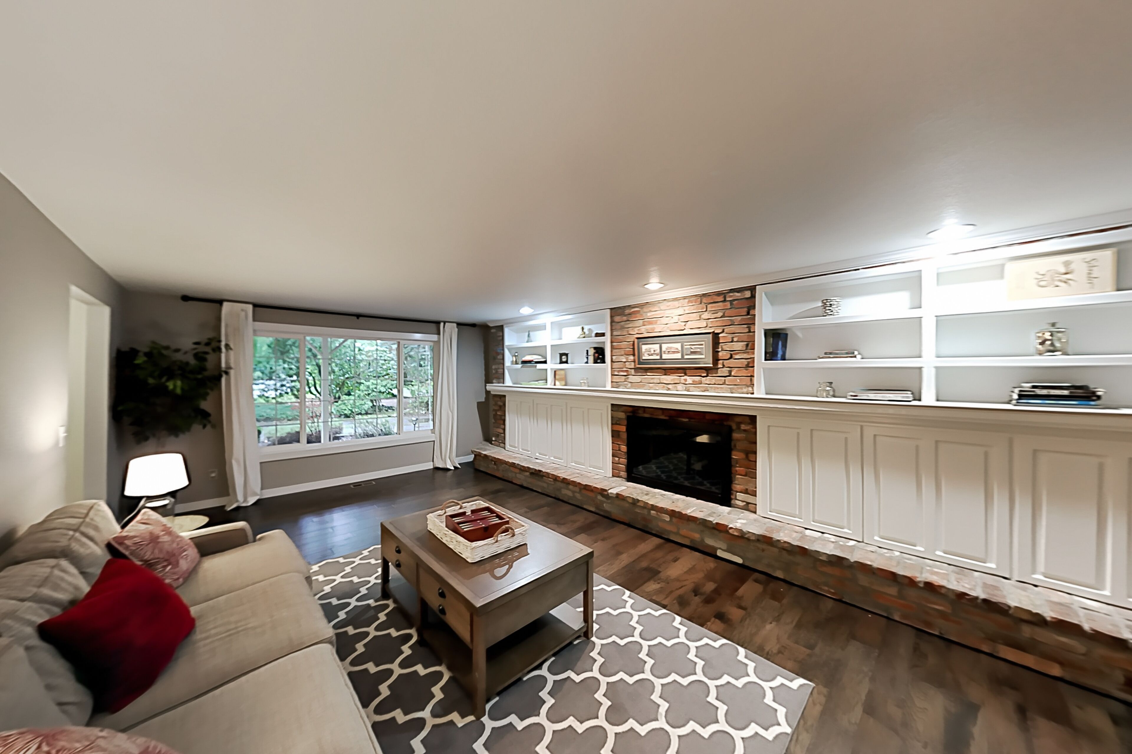 Serene 1-Acre Retreat with Gourmet Kitchen - Grill, Alfresco Dining & Firepit