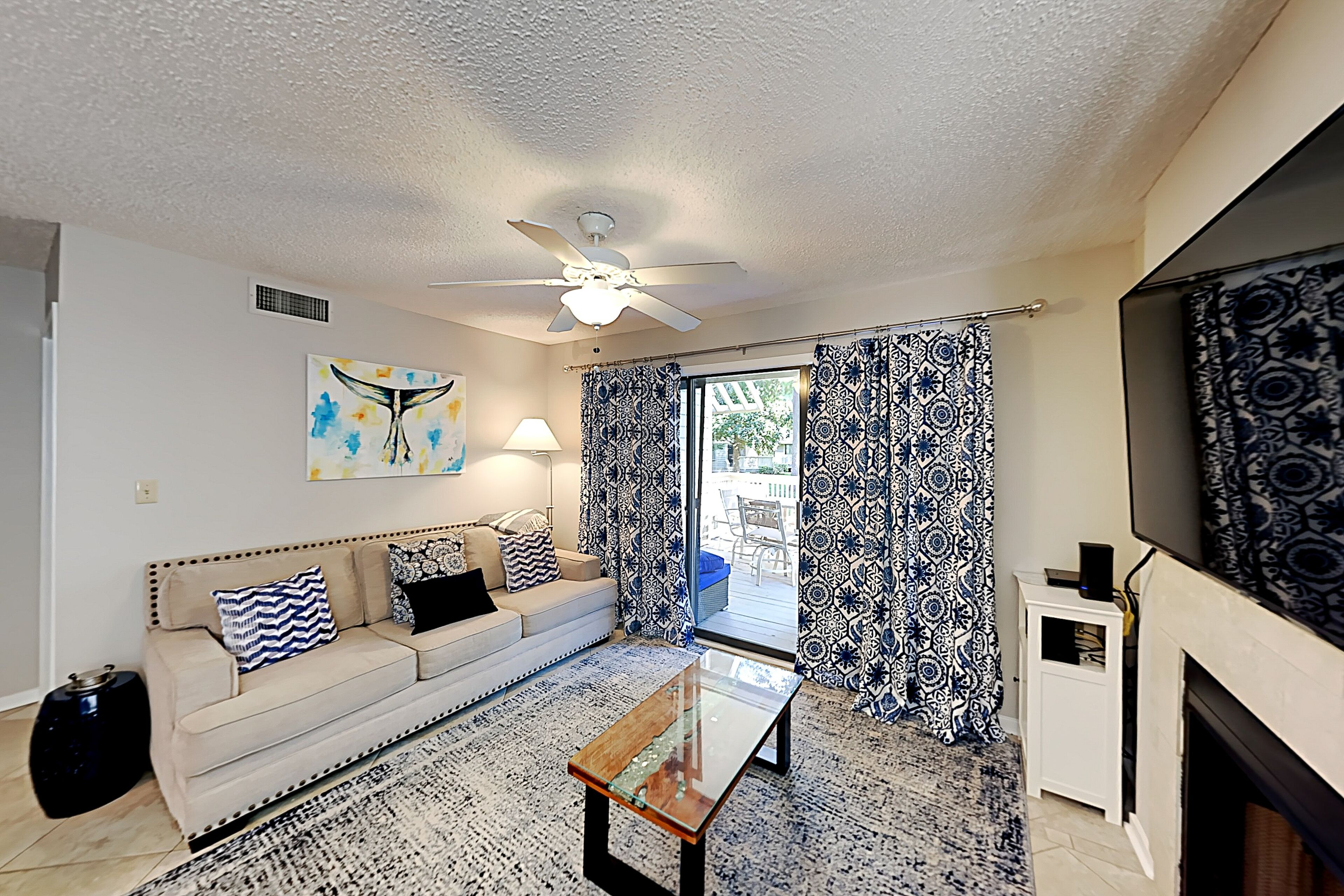 West Hyde Park | New Interior & Oversize Deck | Walk to Beach, Pools & Gym