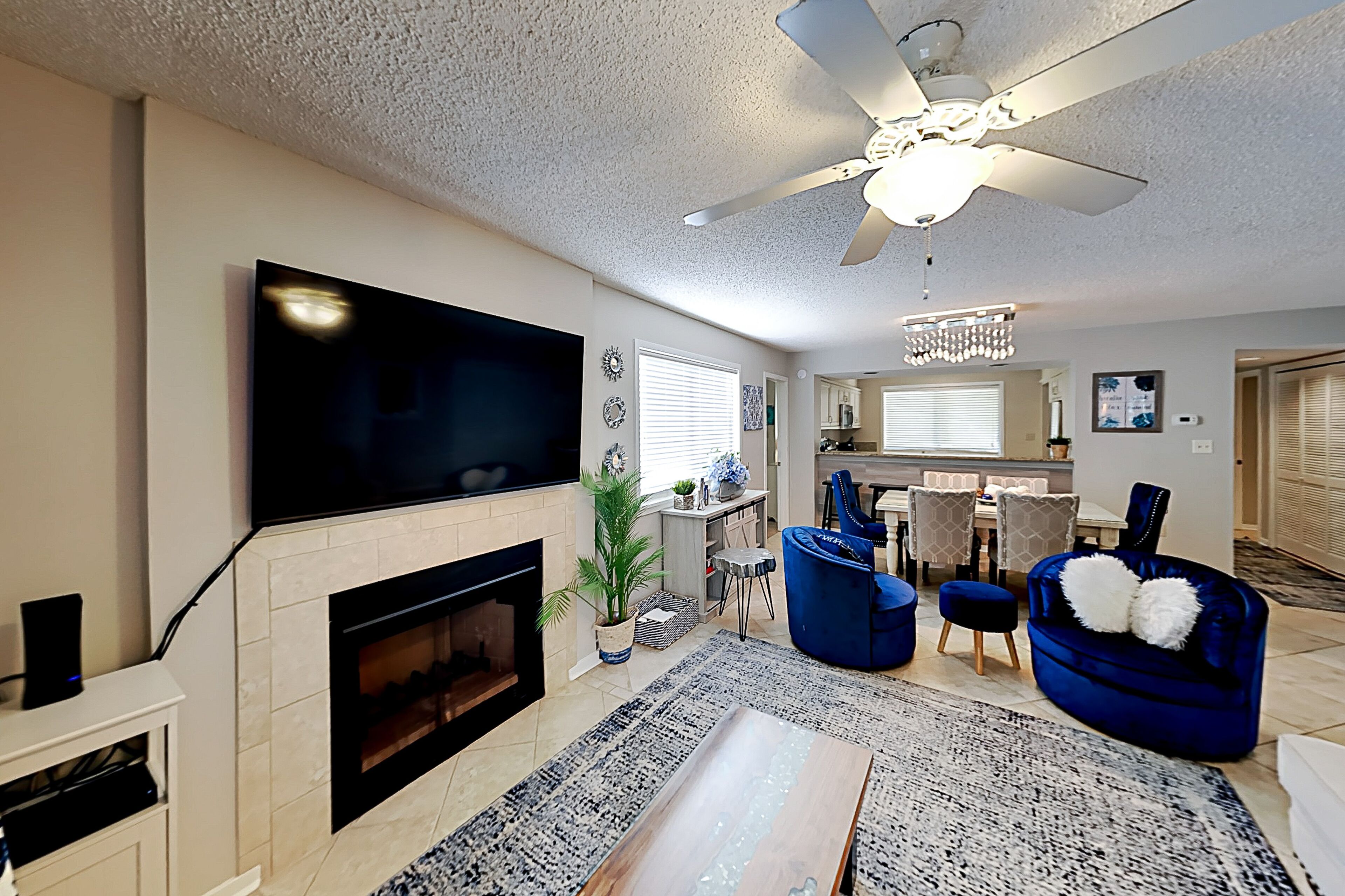 West Hyde Park | New Interior & Oversize Deck | Walk to Beach, Pools & Gym