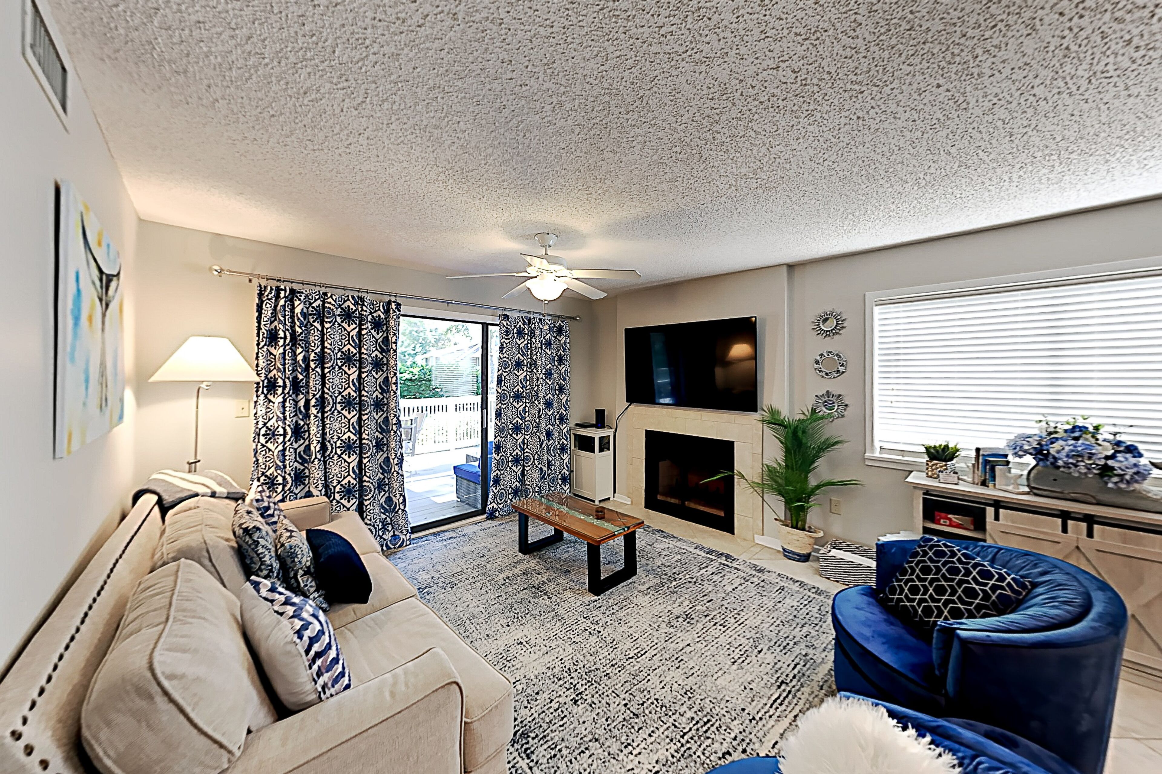 West Hyde Park | New Interior & Oversize Deck | Walk to Beach, Pools & Gym