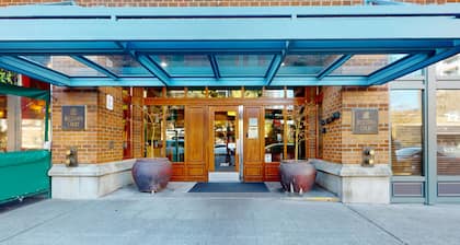 Chic Getaway | Pool, Hot Tub, Sauna, Gym | Walk to Eateries, Shops & Parks