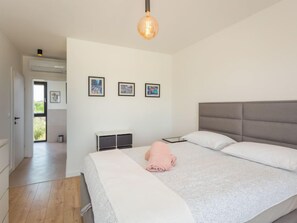 3 bedrooms, iron/ironing board, WiFi