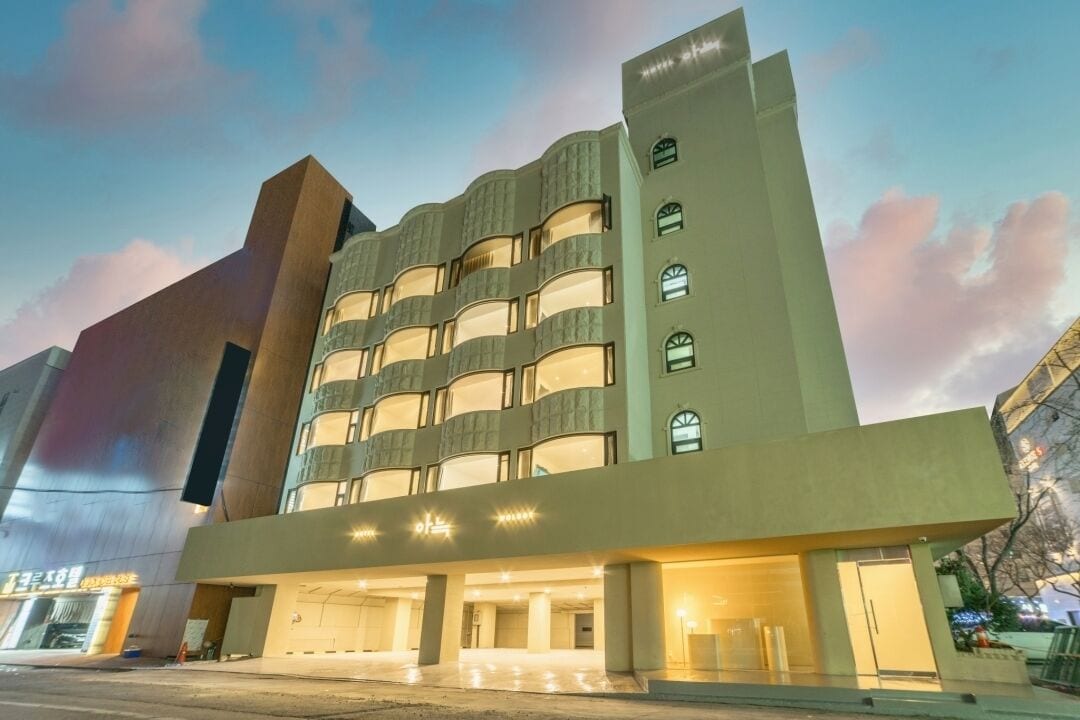 المنشأة من الخارج