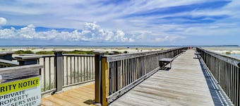 Sunshine Villa | Newly Renovated Beachside Condo, Pools & Tennis