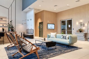 Lobby - Ideal Woodland Hills 2BR w/ Pool & Gym, near Warner Center, by Blueground (Los Angeles)