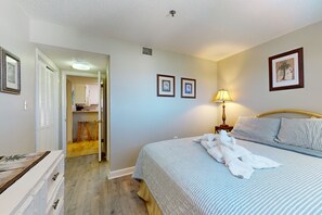 3 bedrooms, Internet, bed sheets - Top-Floor Corner Villa with Pools, Tennis & Gym at Hilton Head Resort (Hilton Head)