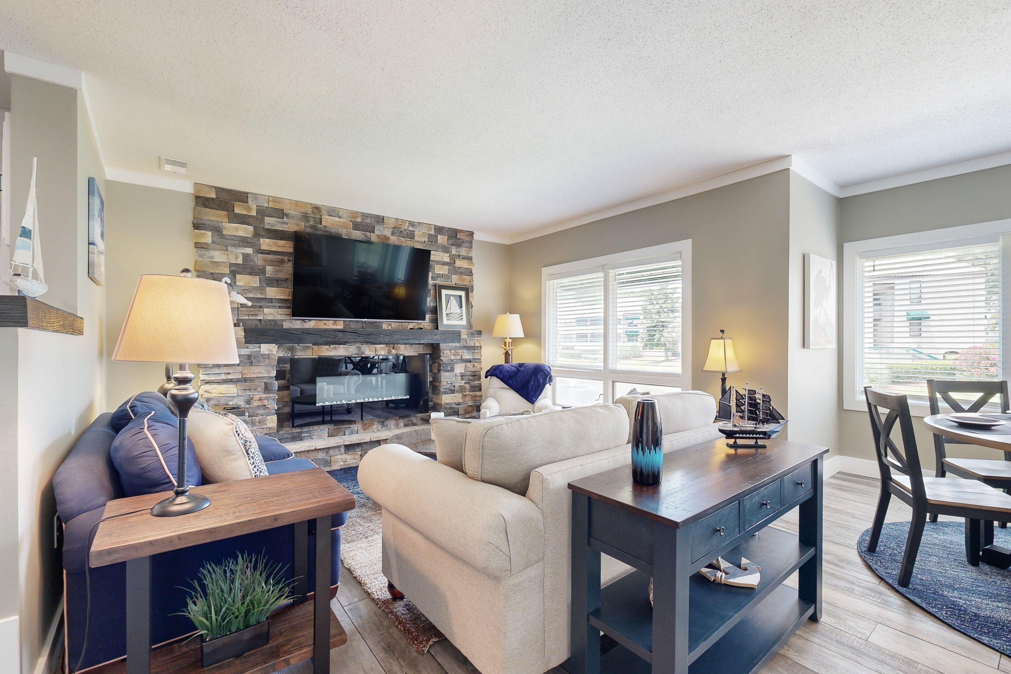 Total renovation June 2024, views, pool, hot tub & beach club pick up