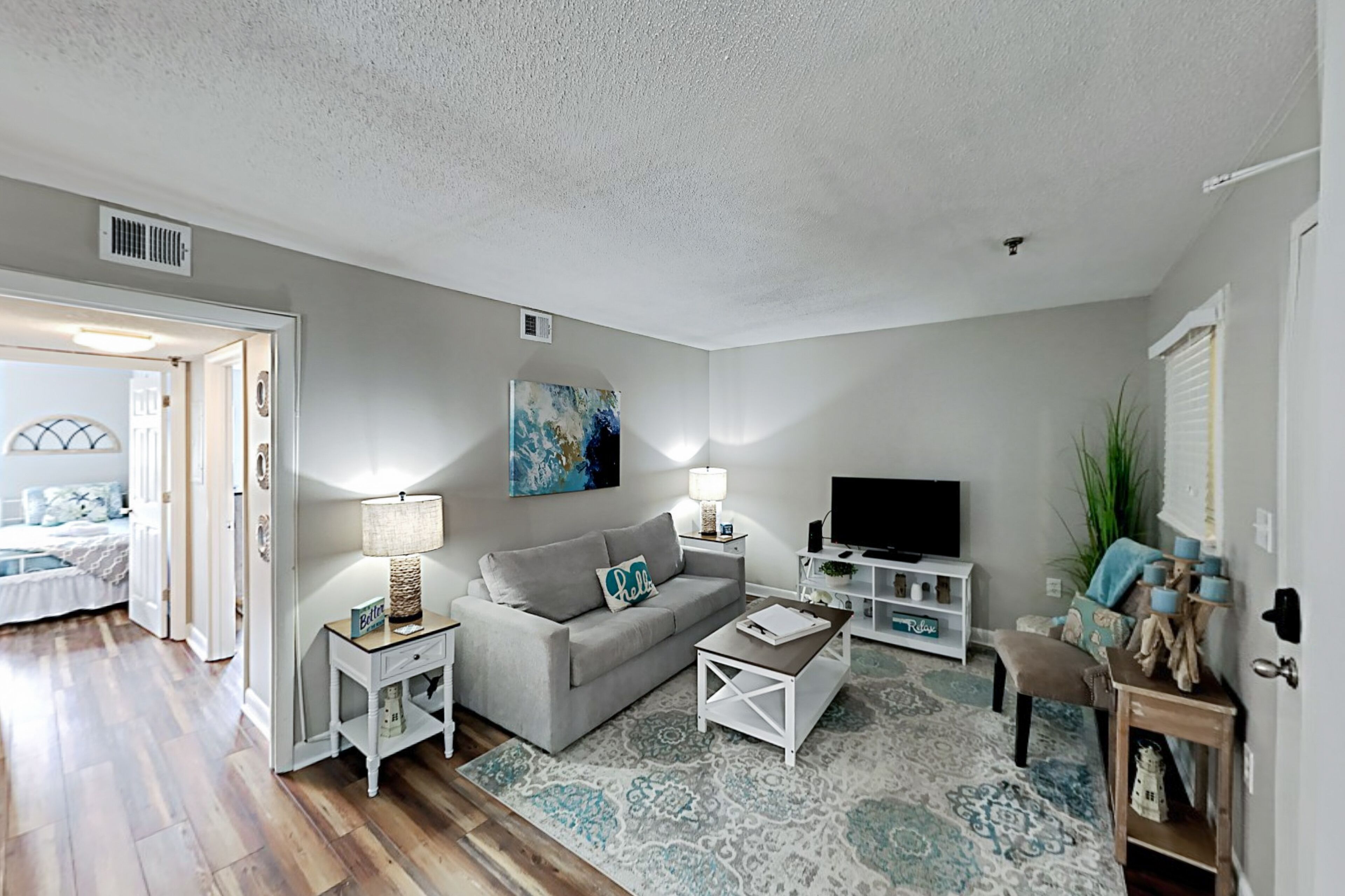 Beautifully appointed condo w/pools, hot tub, beach cabanas, shuttle, bay views