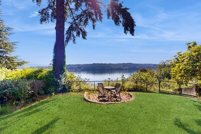 Luxe Home with patio & Cascade Mountain & lake views