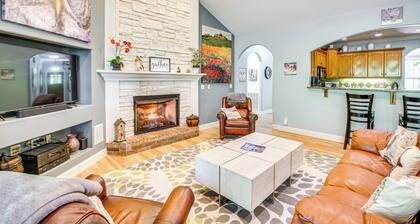 < 5 Mi to Lake Desoto: Grand Hot Springs Home