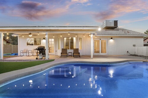 Kulla Oasis: Family Retreat-Park access-Free Heated Pool-Fast Wi-Fi-Near Stadium