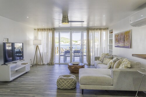 Brand new, fully renovated modern & spacious villa