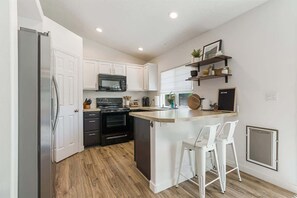 Frigorífic, microones, forn i placa de cuina 