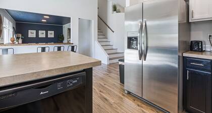 Fire pit, Large yard, patio, BBQ, 2 Story home