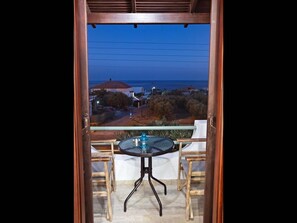 Outdoor dining - Apartments with sea view, Creta, Ierapetra (Ierapetra)