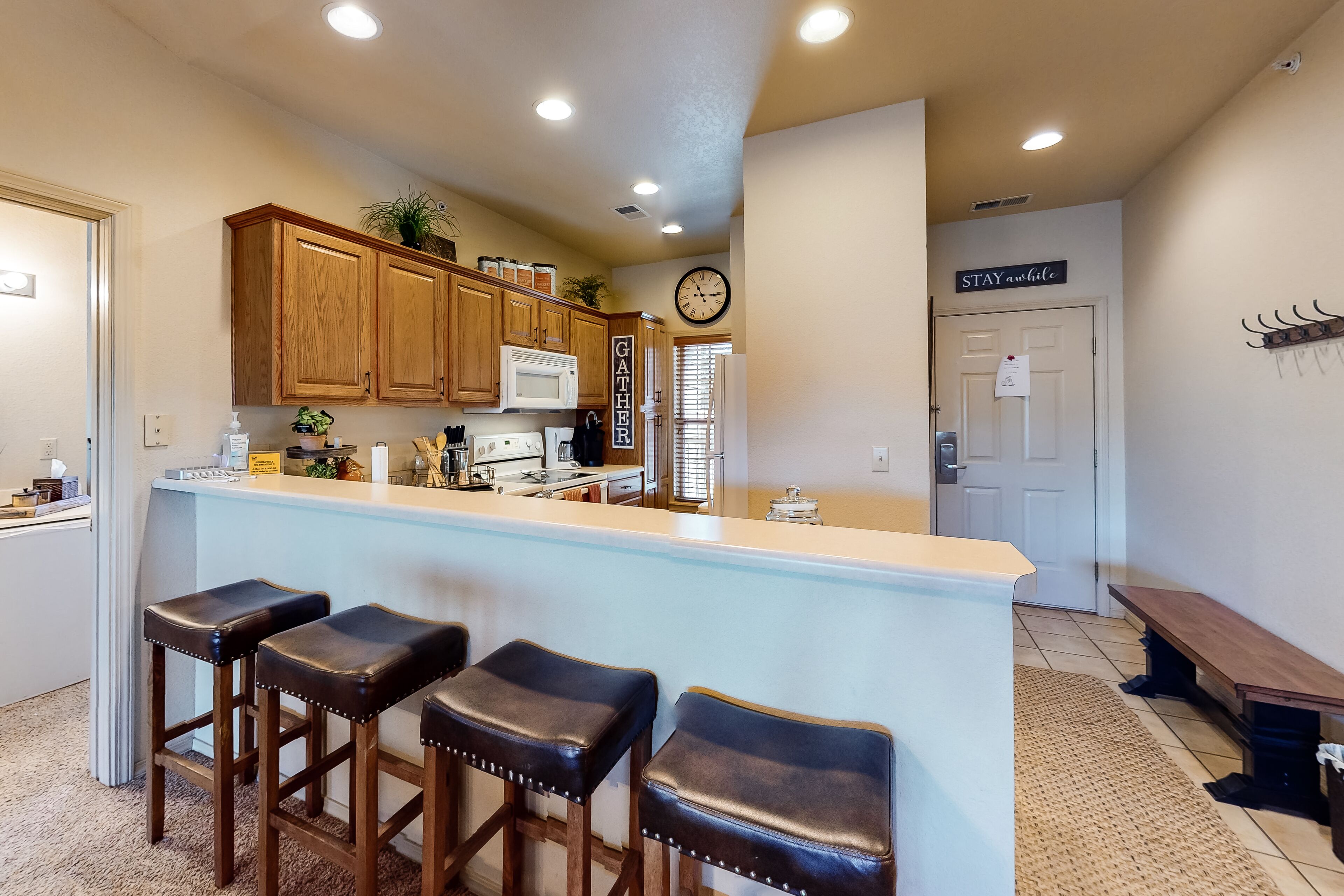 Golf course adjacent getaway with WiFi, balcony, pool, central air conditioning