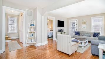 2 habitaciones, tabla de planchar con plancha, internet y ropa de cama