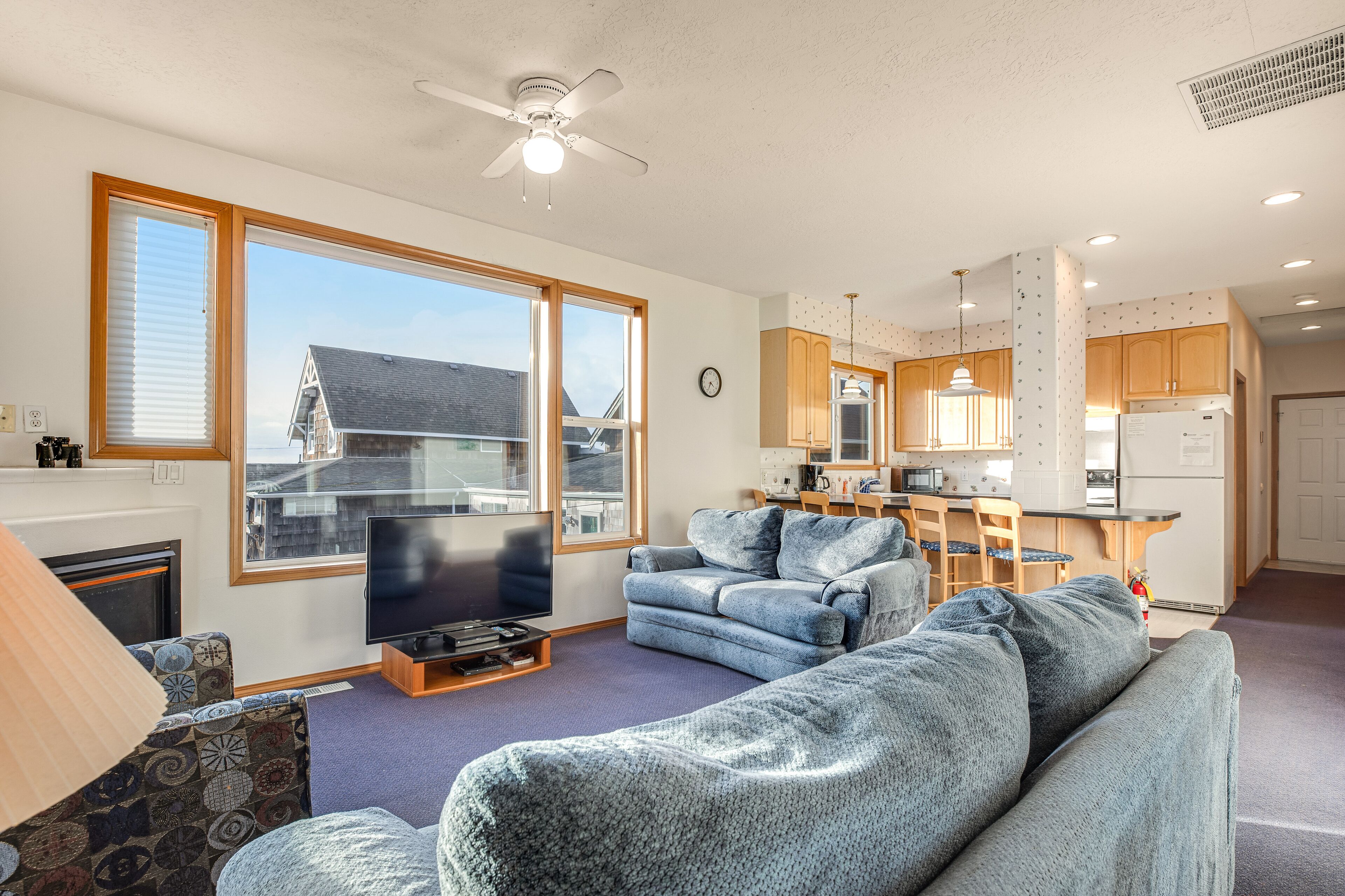 Ocean view home with WiFi, gas fireplaces, private washer/dryer, and foosball