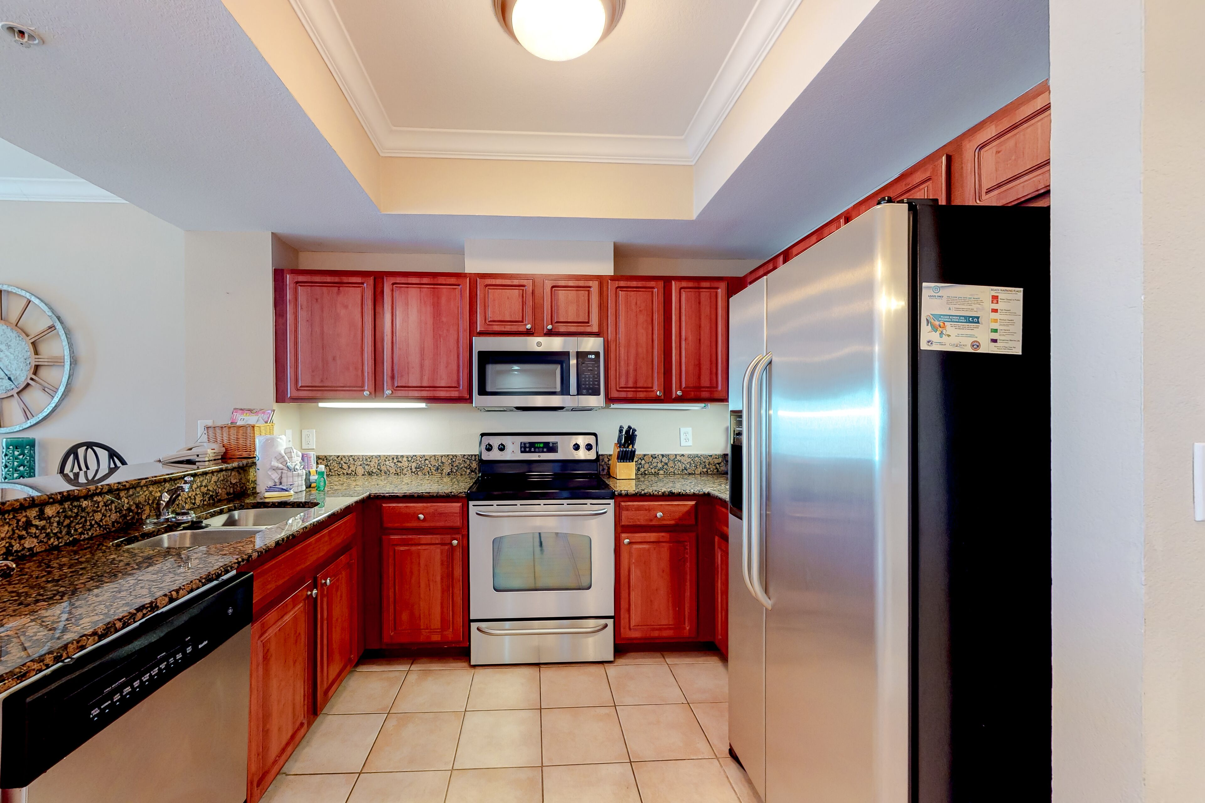 Wonderful coastal condo with pools, hot tubs, sauna & balcony