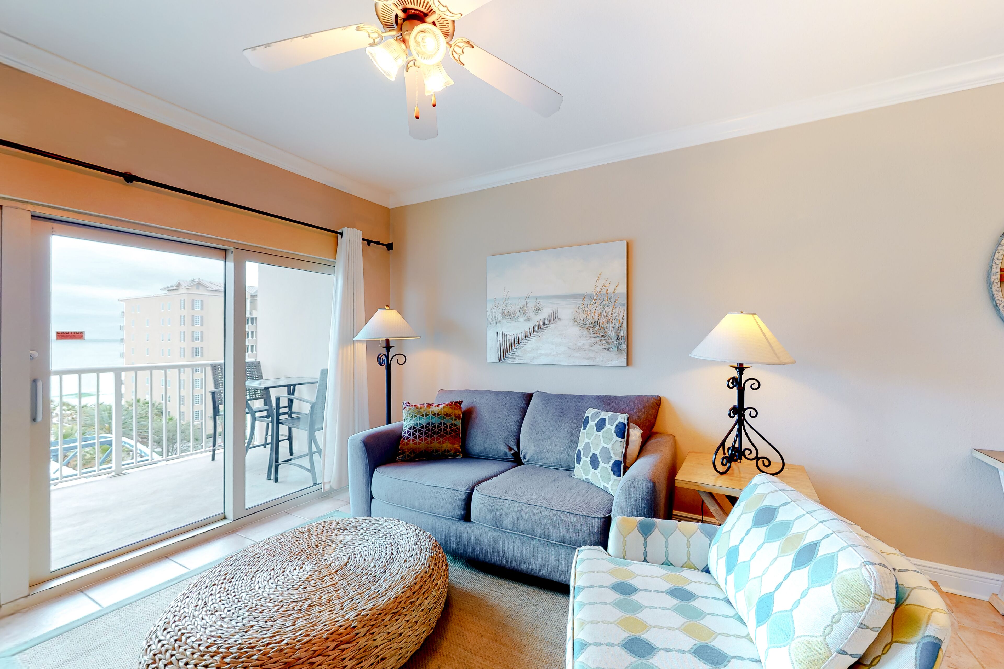 Wonderful coastal condo with pools, hot tubs, sauna & balcony