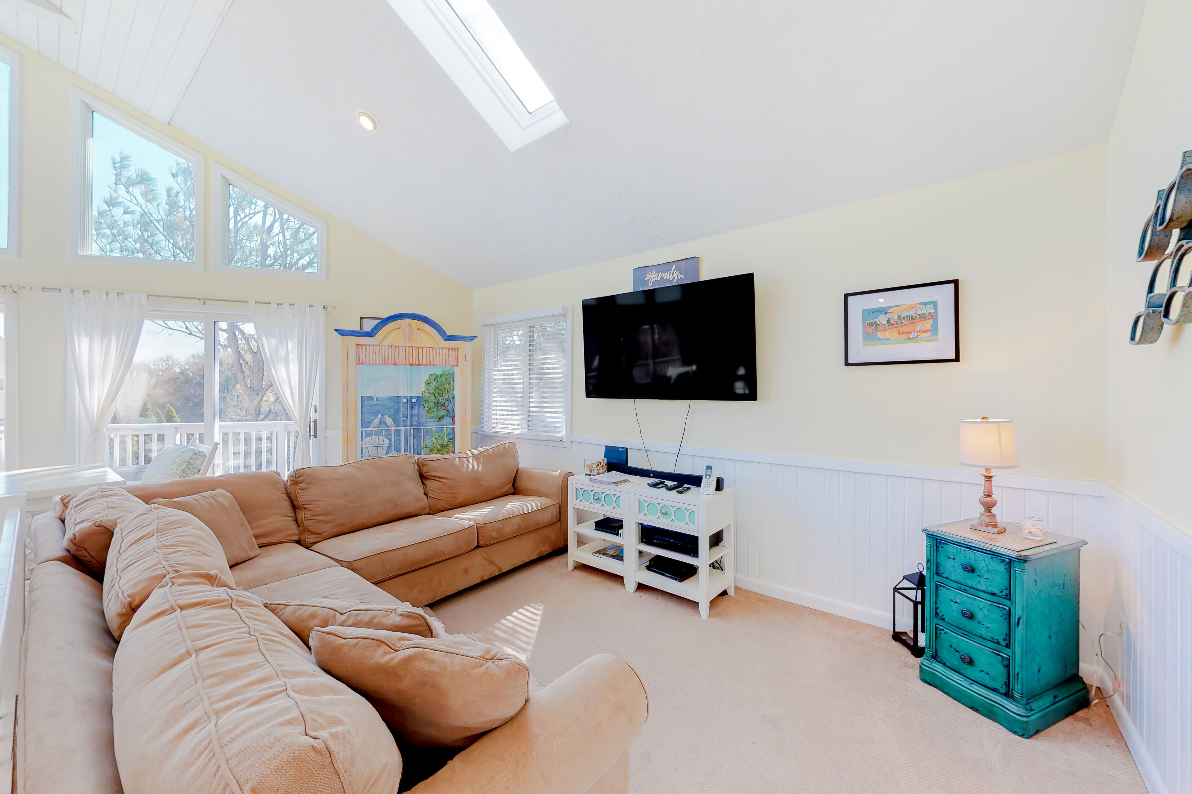 Expansive retreat with shared pool, beach access, two wraparound decks & WiFi