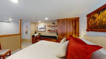 Iron/ironing board, Internet, bed sheets