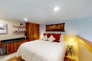 Iron/ironing board, Internet, bed sheets