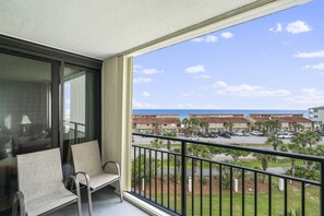 Property grounds - Enjoy a Relaxing Stay off of Scenic 98 at the Enlcave Unit 503! (Destin)