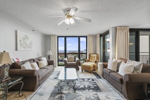 TV - Enjoy a Relaxing Stay off of Scenic 98 at the Enlcave Unit 503! (Destin)