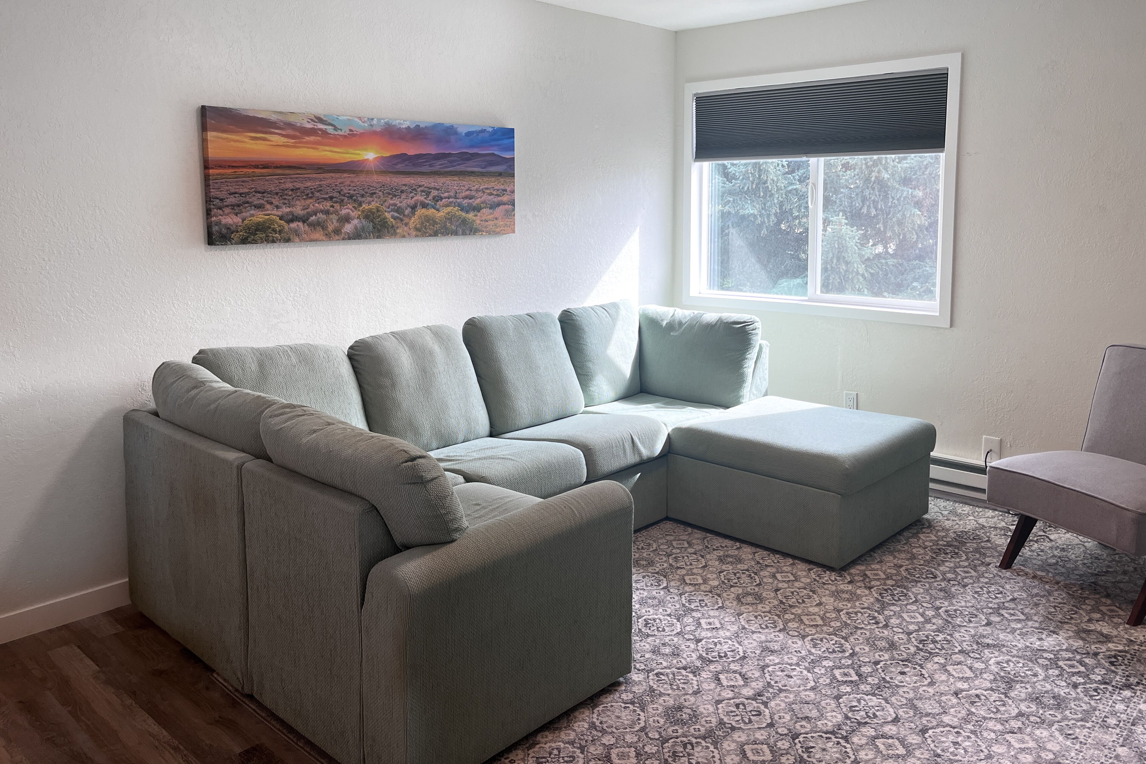 Remodeled mountain view condo with free WiFi and easy access to slopes