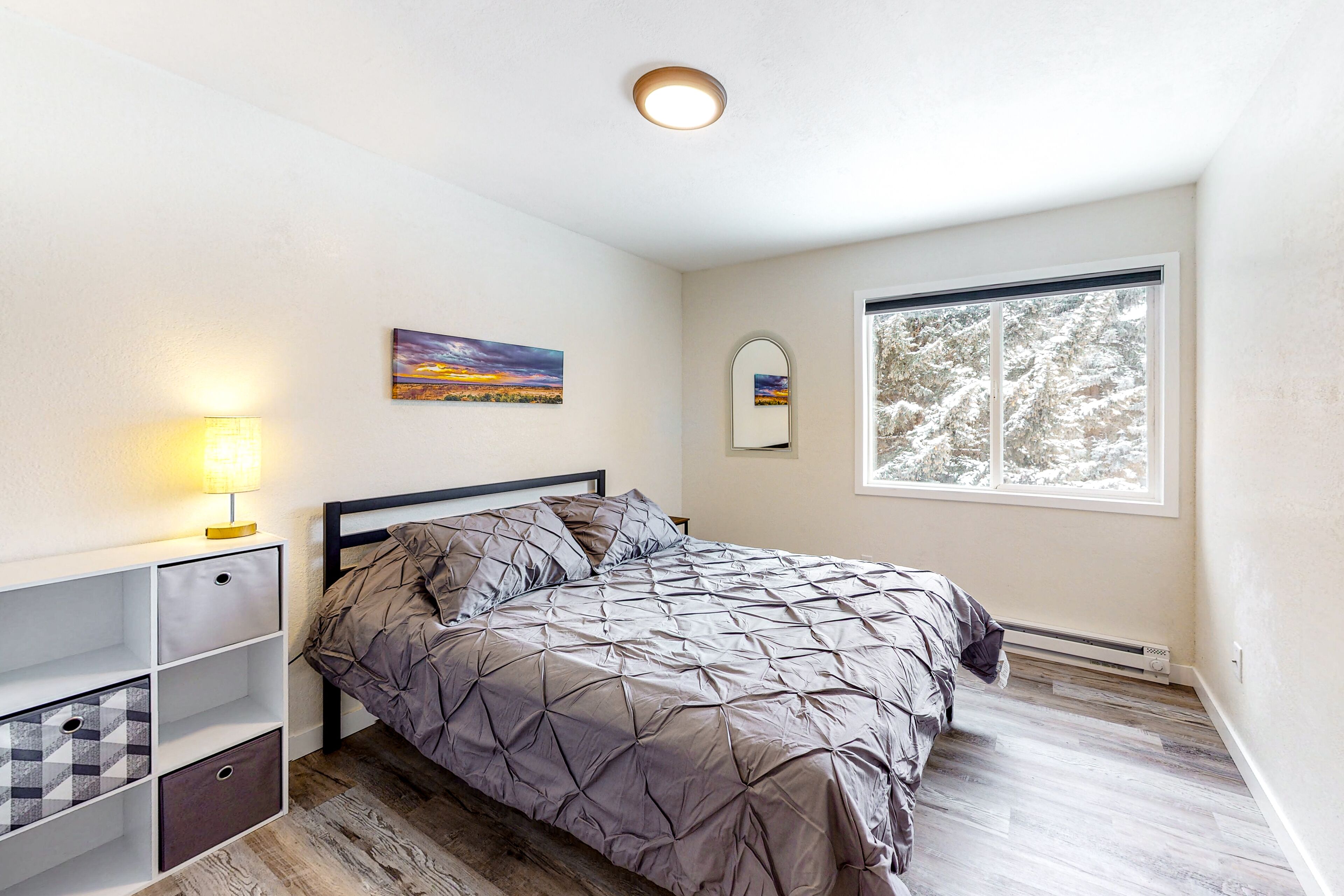 2 slaapkamers, een strijkplank/strijkijzer, internet, beddengoed