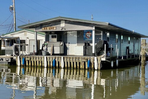 Ms. Lou Houseboat in Venice, LA - Coast & Canyon Outfitters