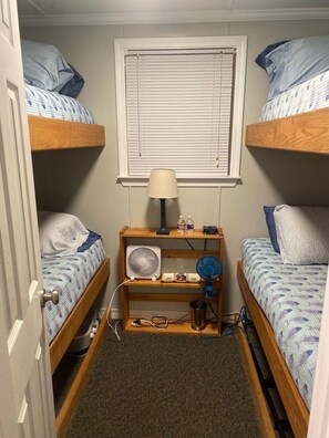 4 habitaciones, tabla de planchar con plancha y wifi 