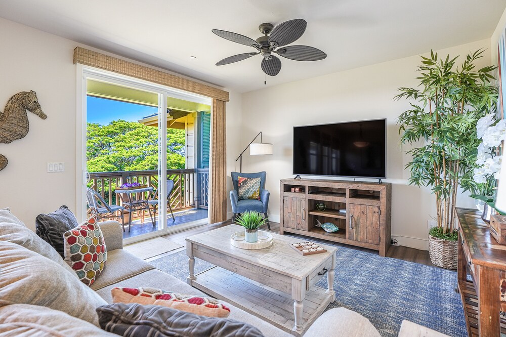 Ocean view condo with free WiFi, central ac, lanai, & onsite pool/spa/gym