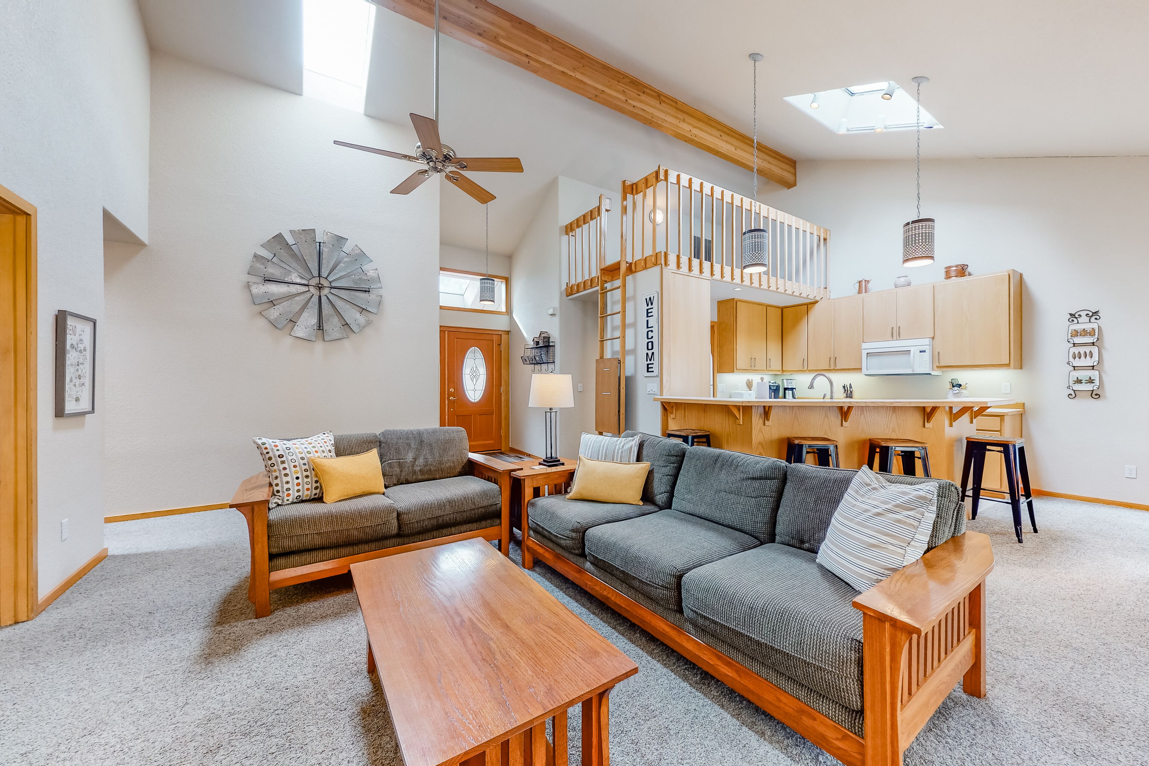 Spacious & open getaway with private hot tub, bikes, wood stove & SHARC