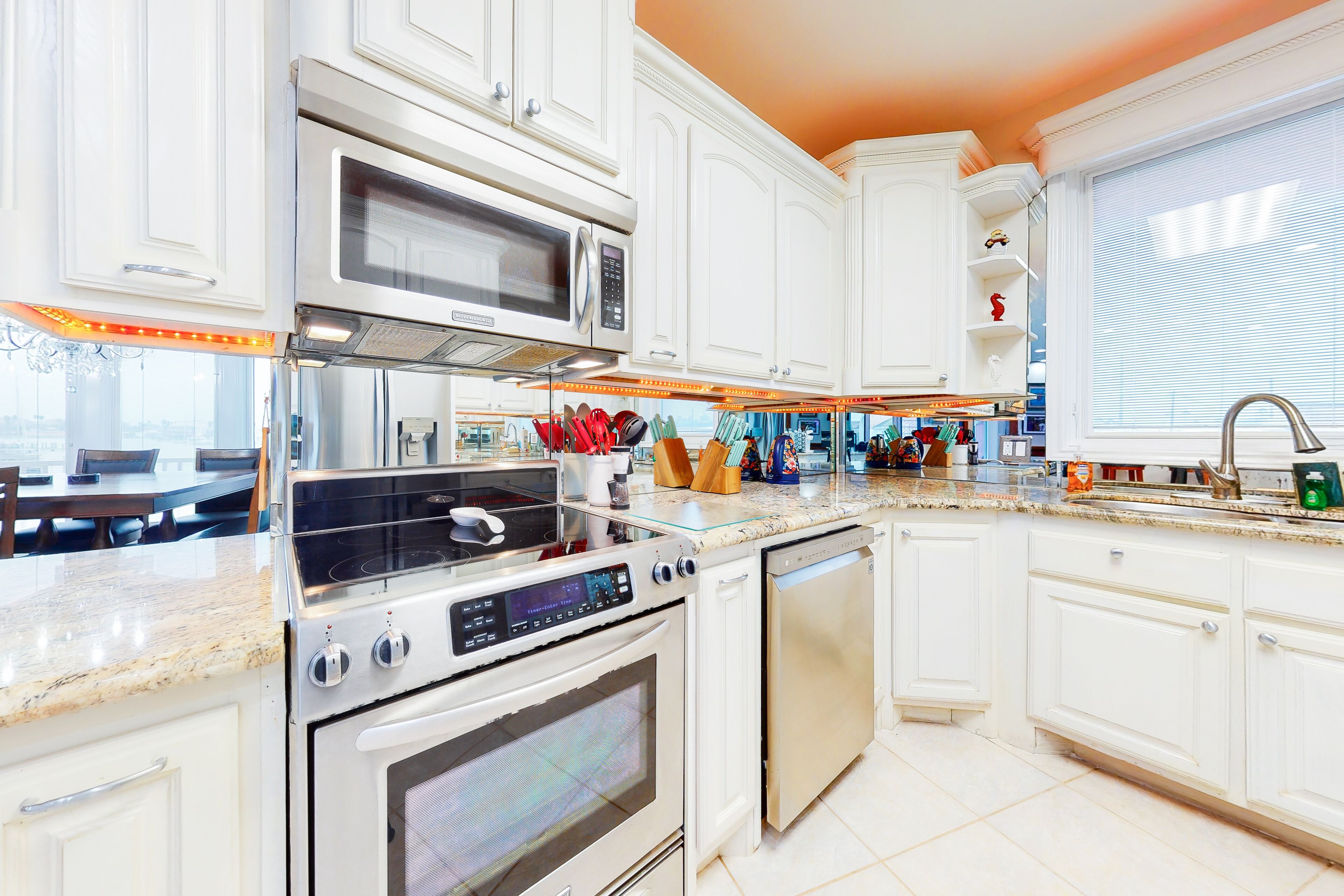 Bayfront home with dock, private elevator, central AC & grill -snowbird-friendly