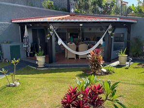 Outdoor dining - Funchal Apt- Sleeps 2 - Pool & Garden - Madeira (Funchal)