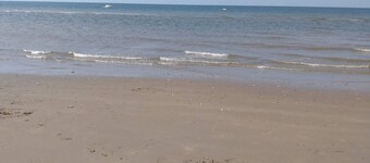 2 bedroom 6 berth  caravan with decking