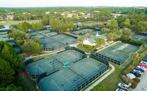 Sports court - Bright condo with lagoon pool, hot tub, golf, private W/D & central AC (Miramar Beach)