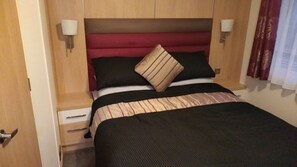 2 bedrooms, iron/ironing board, WiFi, bed sheets - Lovely 3-Bed Lodge in Towyn near Rhyl (Abergele)