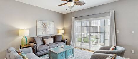 Televisión y chimenea