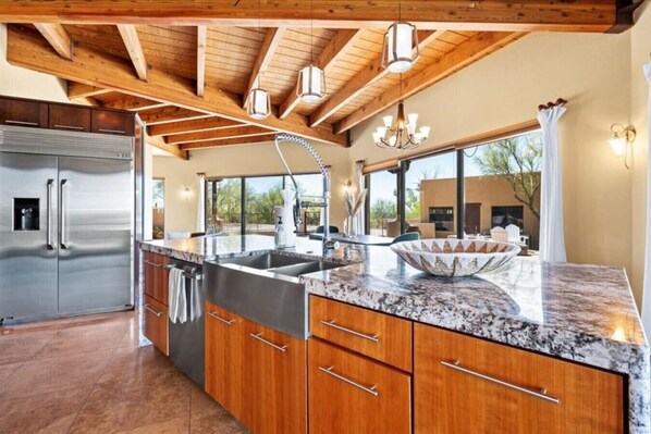 Fridge, microwave, oven, stovetop - Casa Chakras: 360 Views, Pool & Firepit (Tucson)