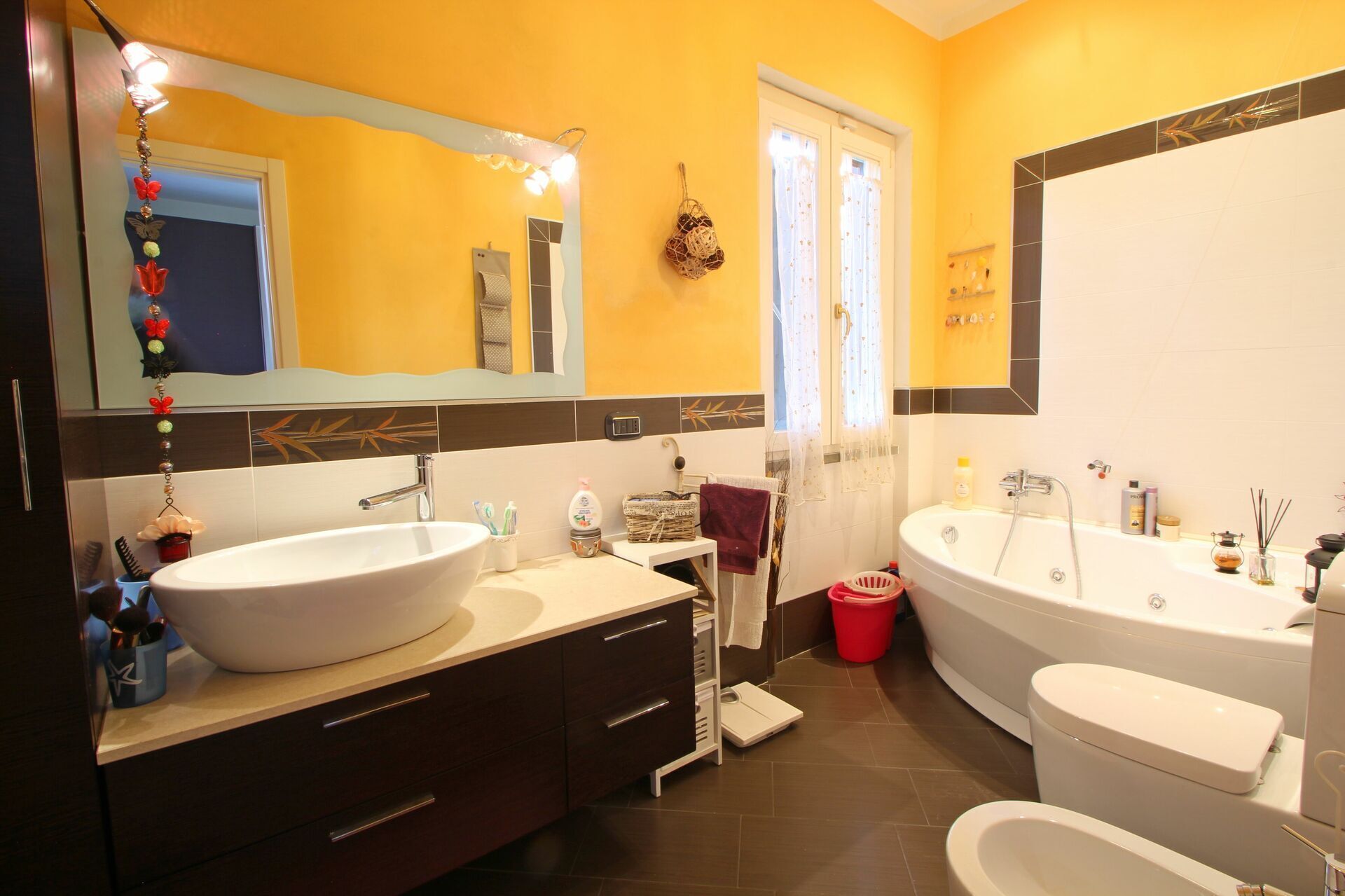 Dusche, Whirlpool, Haartrockner, Bidet
